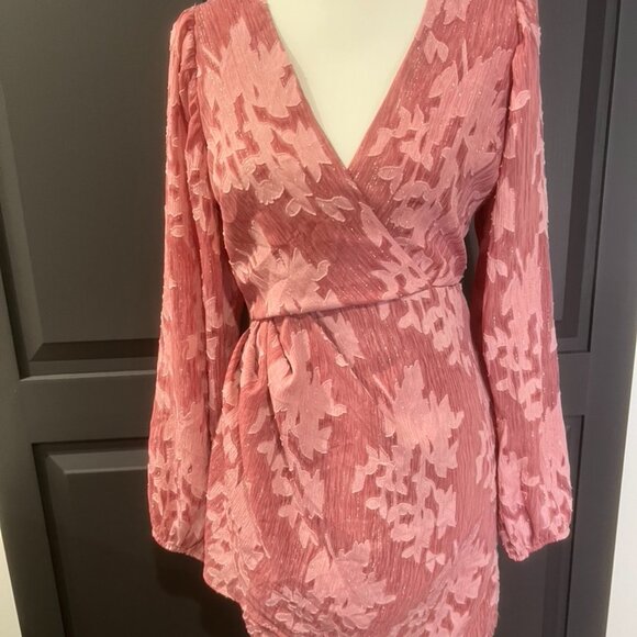 Lululs Meant to Shine Floral Jacquard Mini Dress, NWT, Size S, V Neck, Pink - Picture 2 of 11